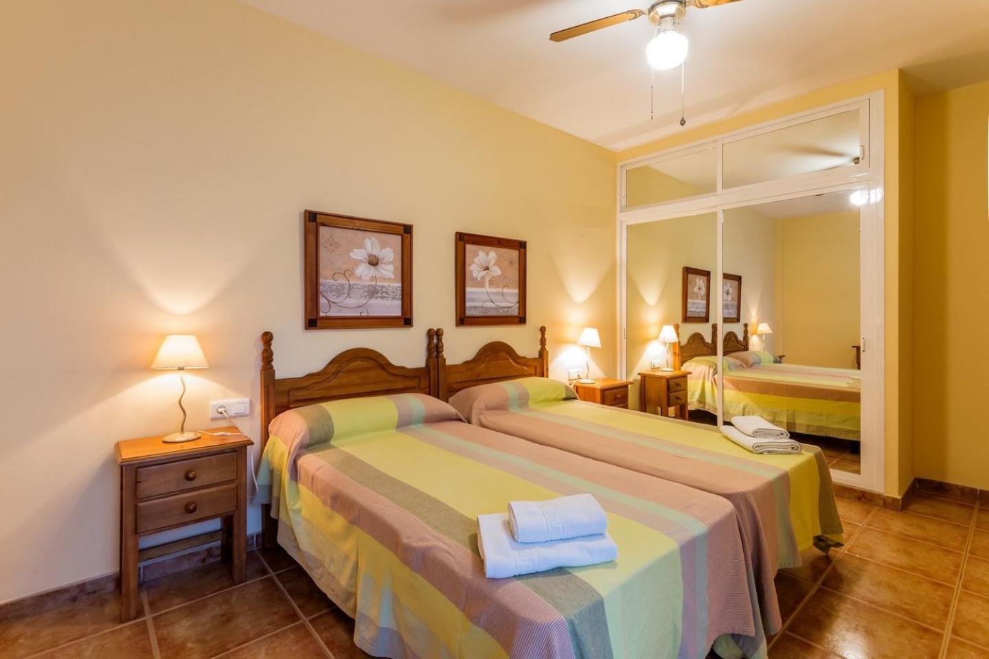 Apartamentos La Casa Del Barrio مارو المظهر الخارجي الصورة